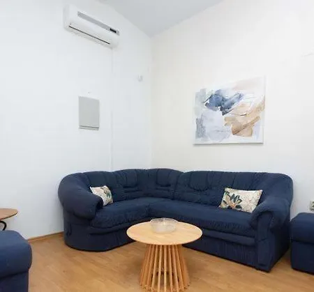Helen Apartment *